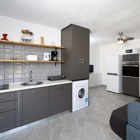 House Baras Garden Vikendica Mirca (Brac)