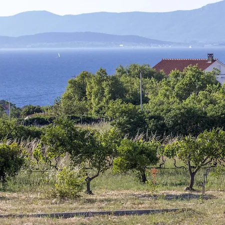 بيت للعطل House Baras Garden