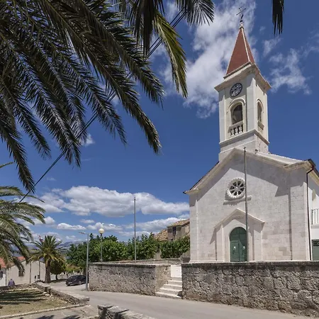 بيت للعطل House Baras Garden Mirce