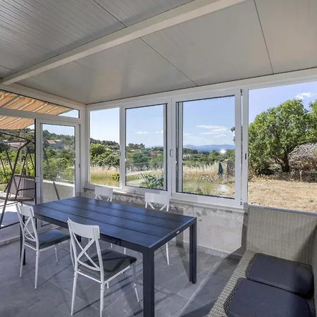 House Baras Garden Ferienhaus