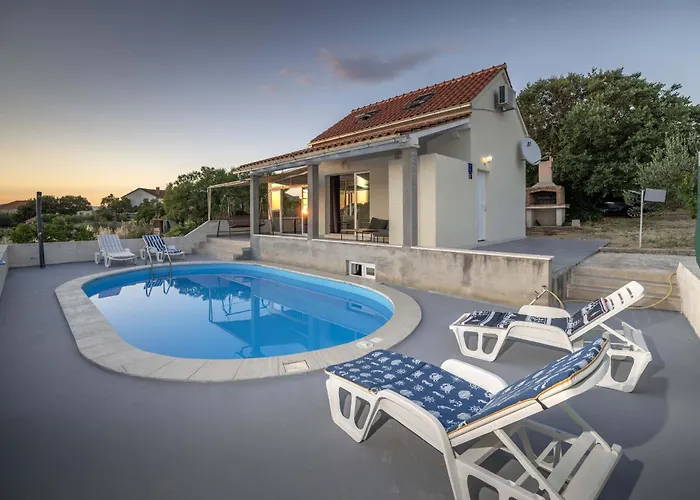 House Baras Garden Mirce