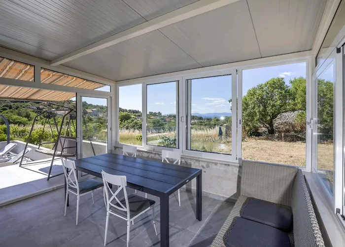 House Baras Garden Ferienhaus