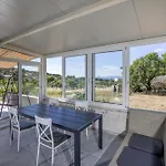 House Baras Garden Vakantiehuis