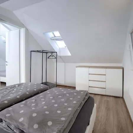 House Baras Garden Mirce