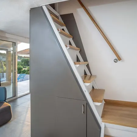 House Baras Garden Mirce